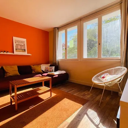 Beautiful 1950s Style Close To The Center *