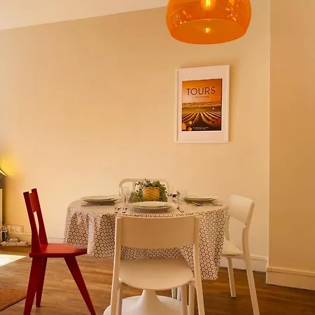 Beautiful 1950s Style Close To The Center Apartamento