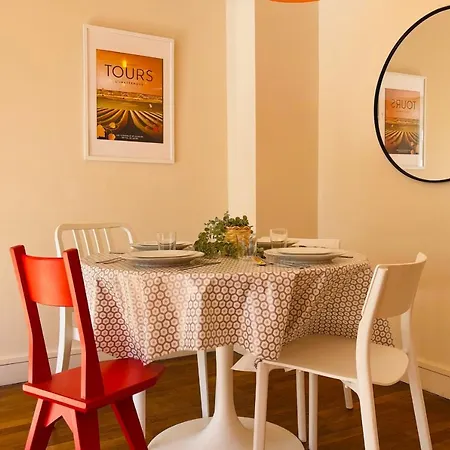 Beautiful 1950s Style Close To The Center * Tours