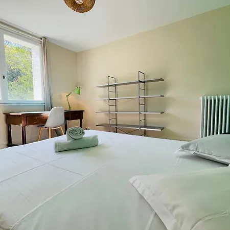 Beautiful 1950s Style Close To The Center * Tours