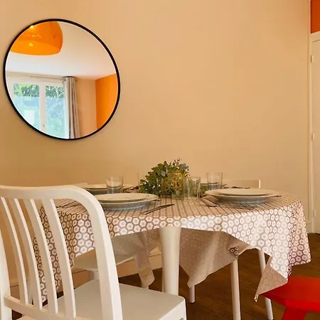 Beautiful 1950s Style Close To The Center